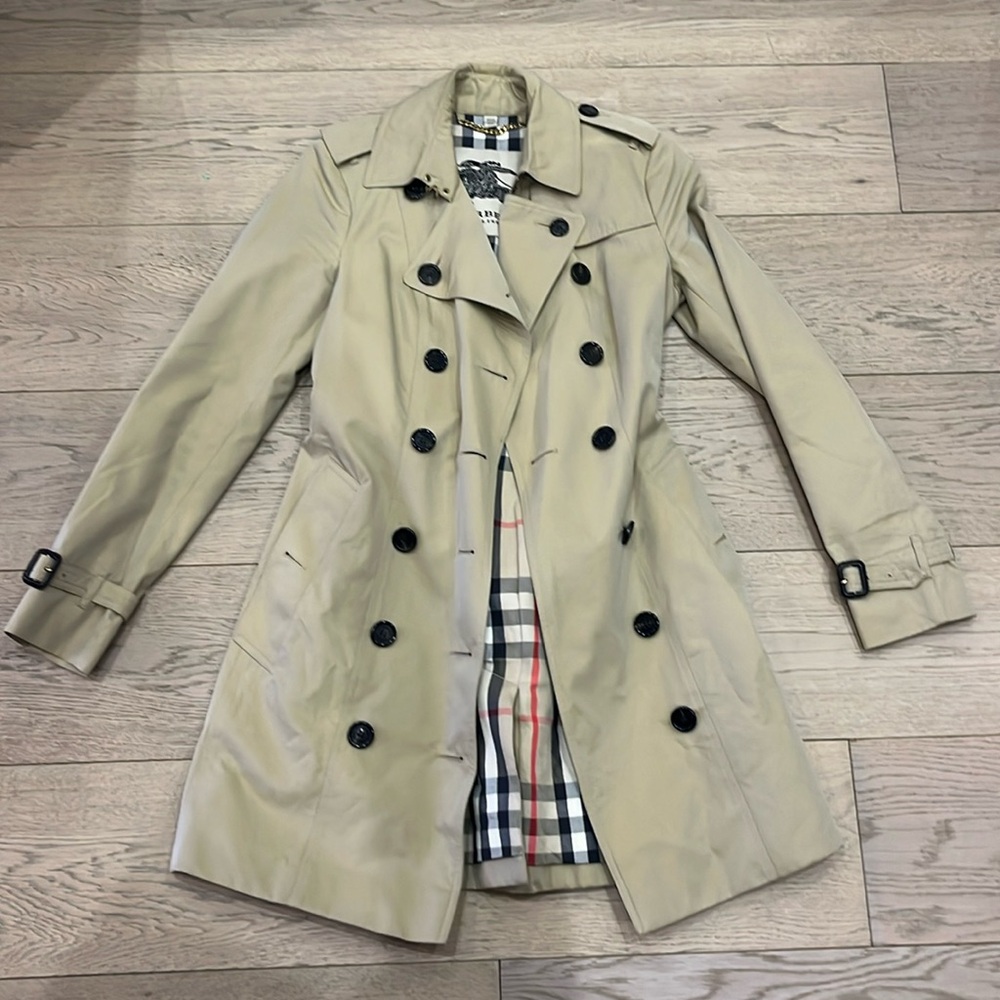 Burberry Sandringham trench coat size 38
